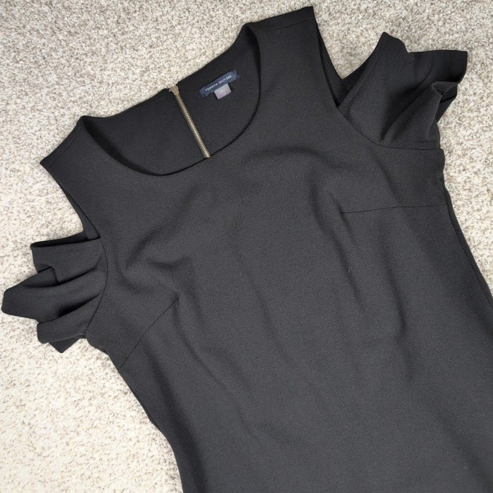 Tommy Hilfiger Black Cold Shoulder Dress Ruffle Detail Size 12 zip up dress